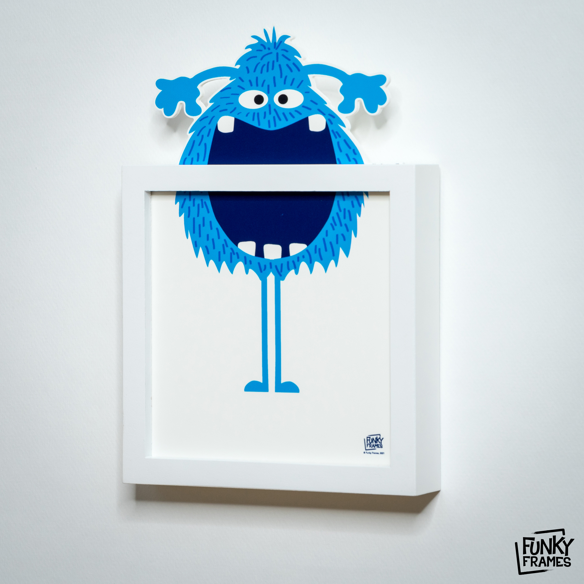 Bluedabedidabeda, cadre blanc