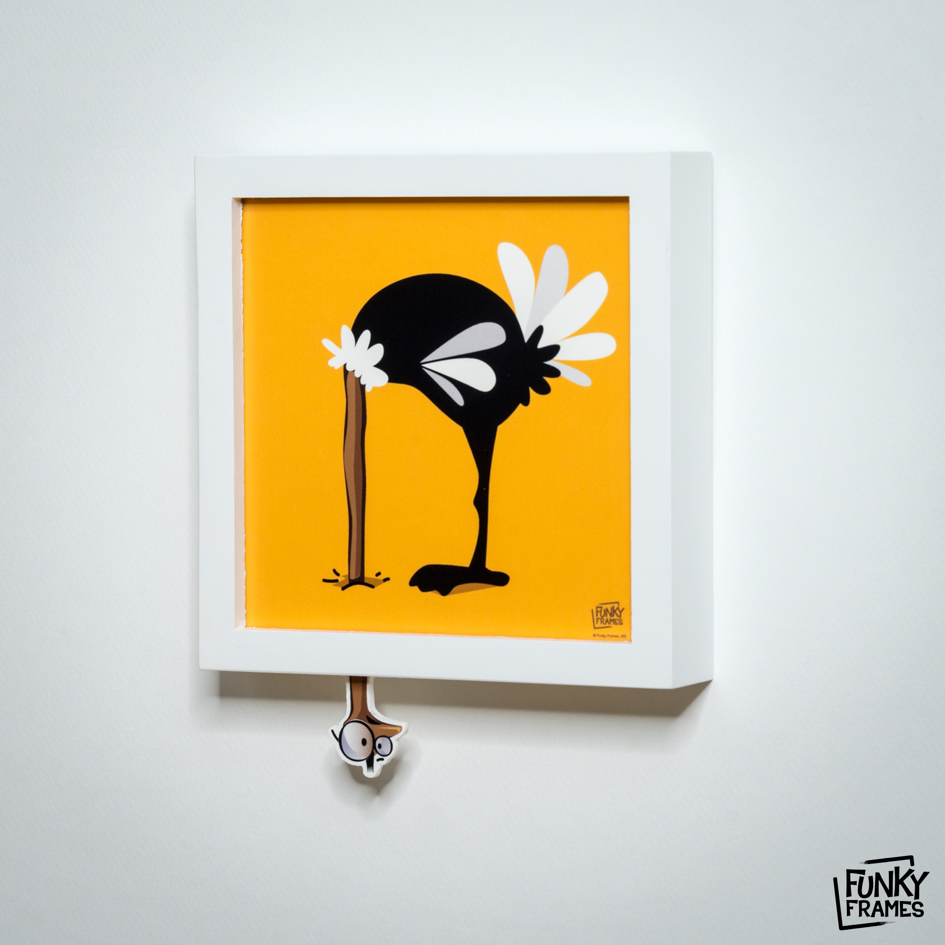 L'Autruche, cadre blanc