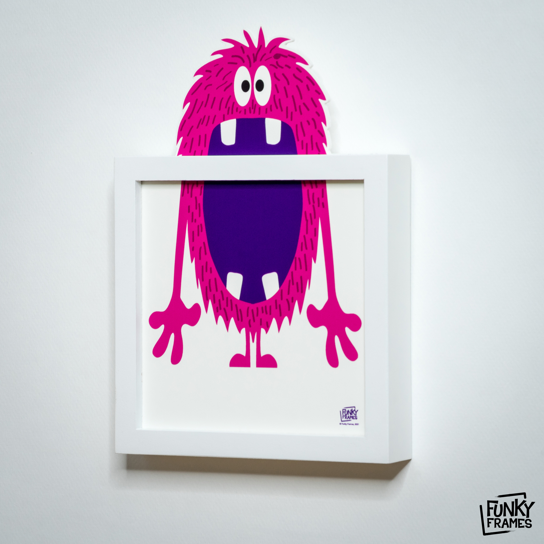 Pinky-Winky, cadre blanc